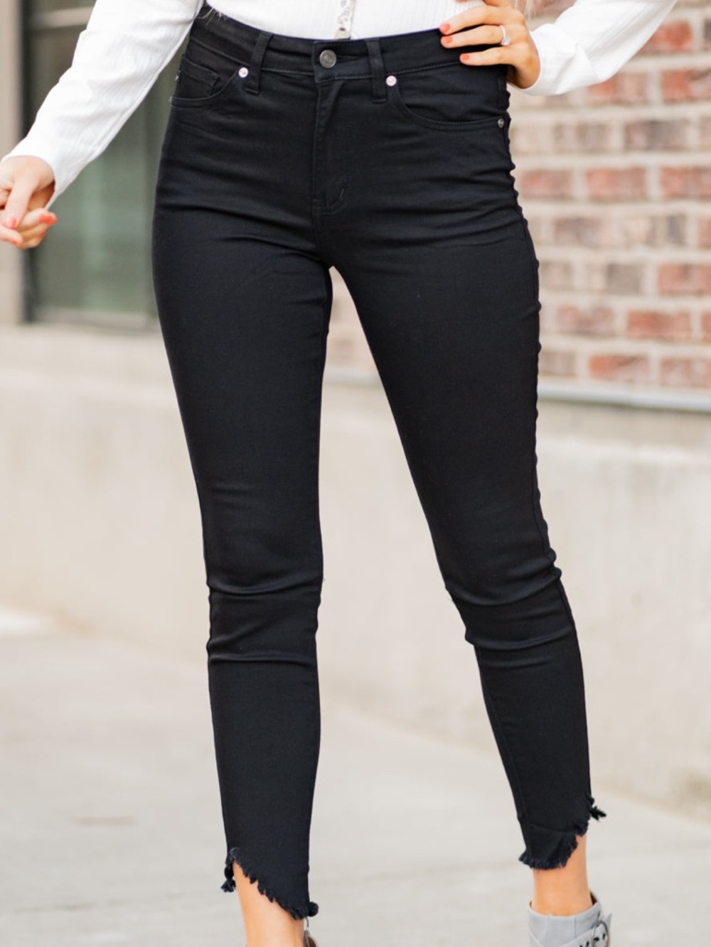 ❤️ Good American Classic High Rise Slim Cropped Black Sharkbite Hem Jeans